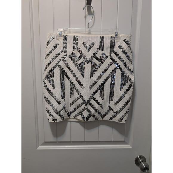 NWT! EXPRESS White Silver Aztec High Waisted Sequin Mini Skirt Bodycon Size M - Picture 12 of 12